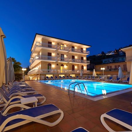 Hotel Benacus Torri del Benaco Bagian luar foto