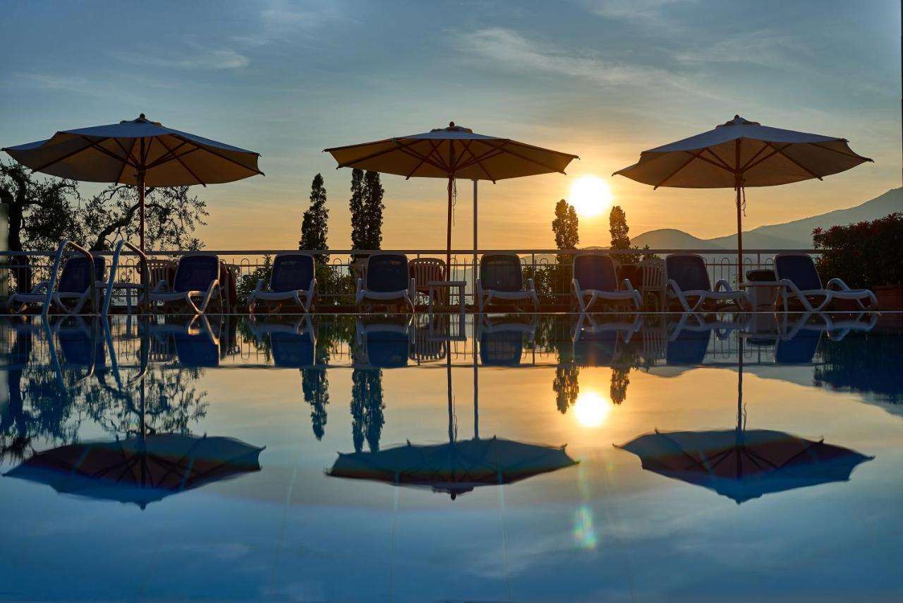 Hotel Benacus Torri del Benaco Bagian luar foto
