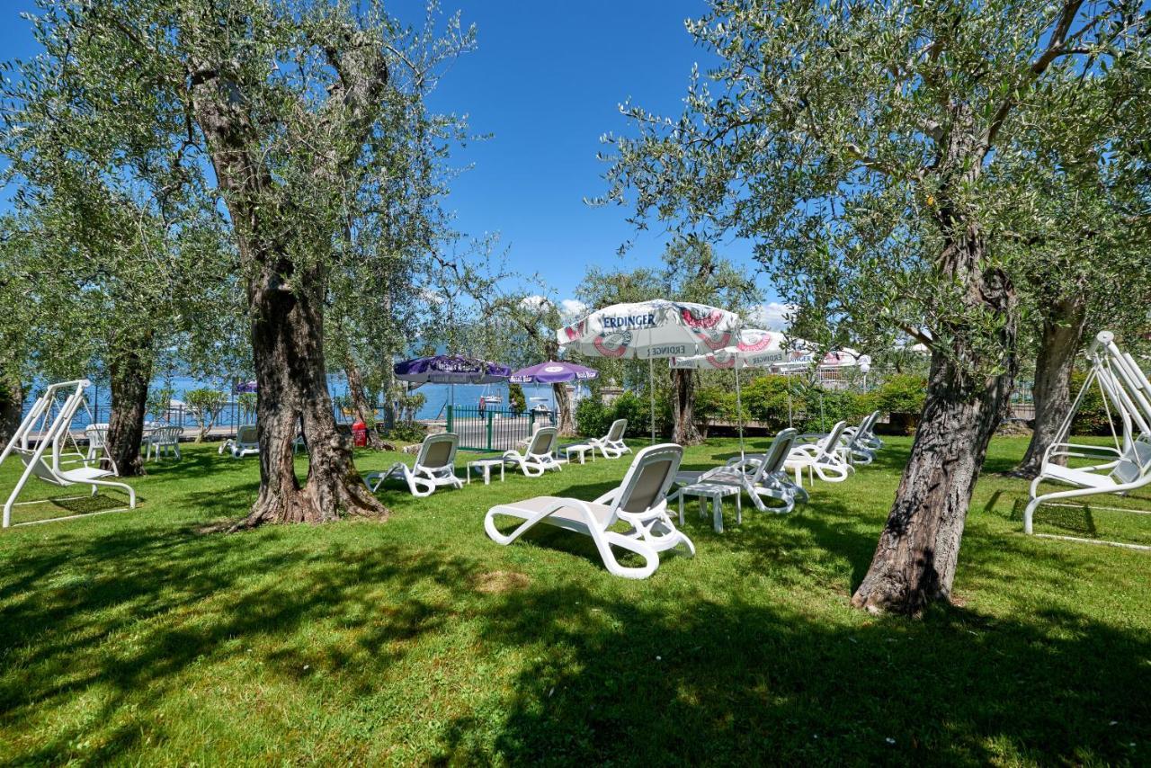Hotel Benacus Torri del Benaco Bagian luar foto