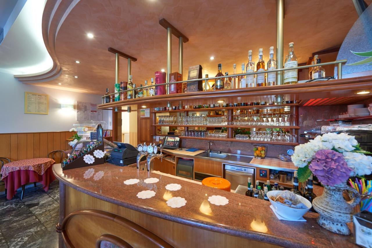 Hotel Benacus Torri del Benaco Bagian luar foto
