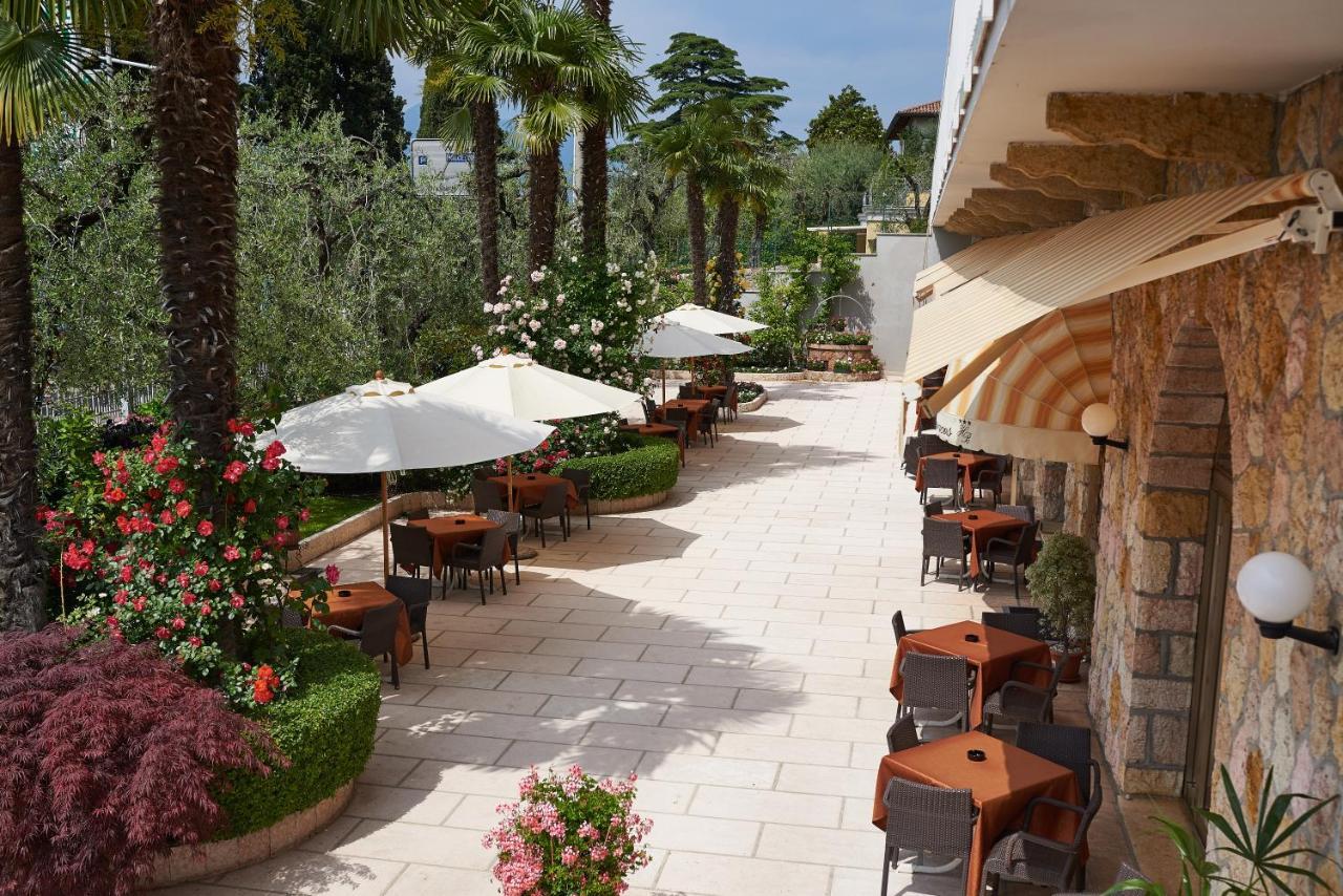 Hotel Benacus Torri del Benaco Bagian luar foto