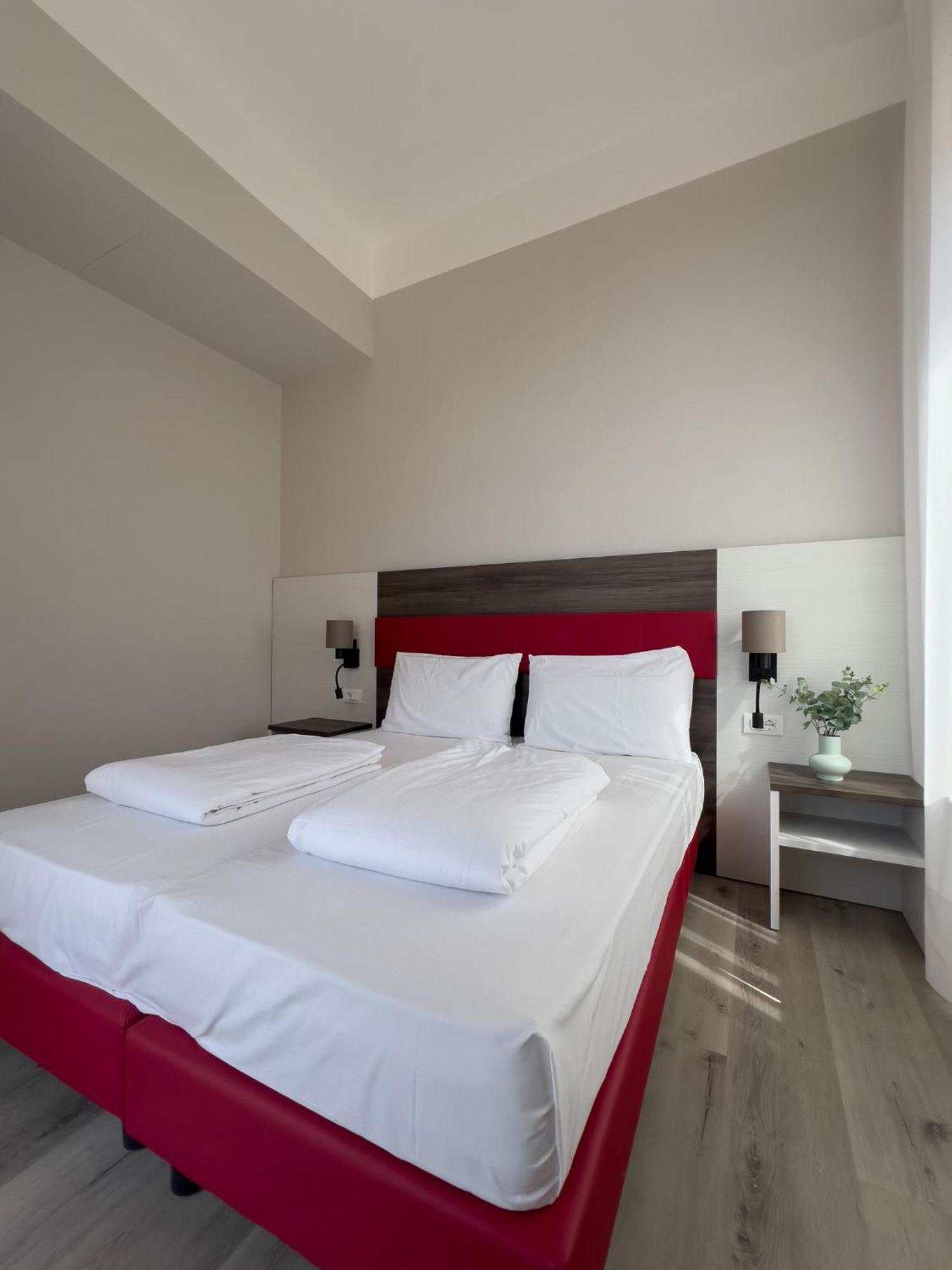 Hotel Benacus Torri del Benaco Bagian luar foto