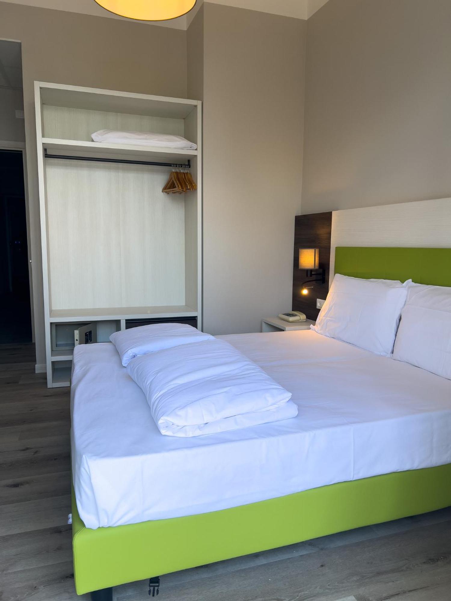 Hotel Benacus Torri del Benaco Bagian luar foto