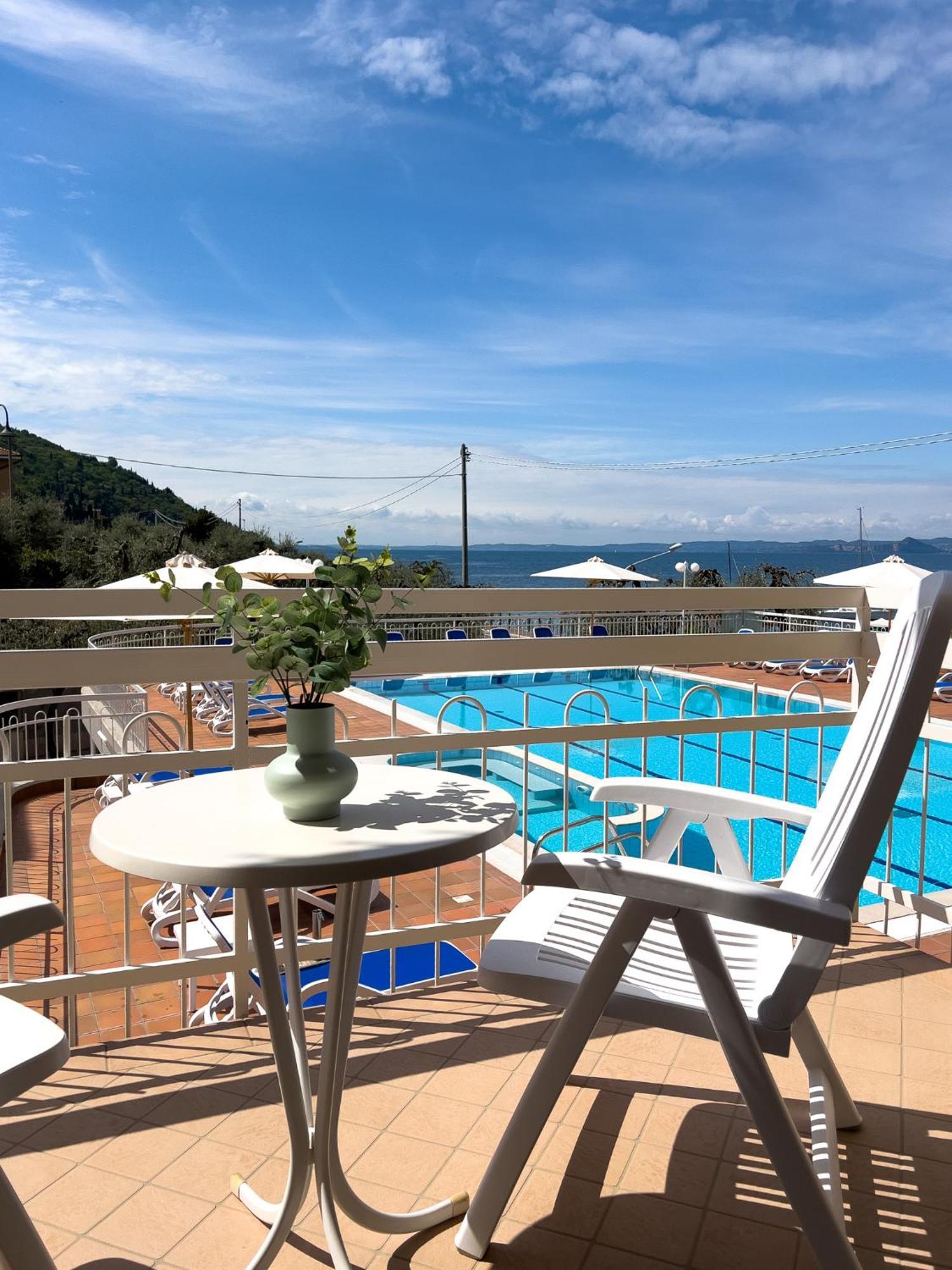 Hotel Benacus Torri del Benaco Bagian luar foto