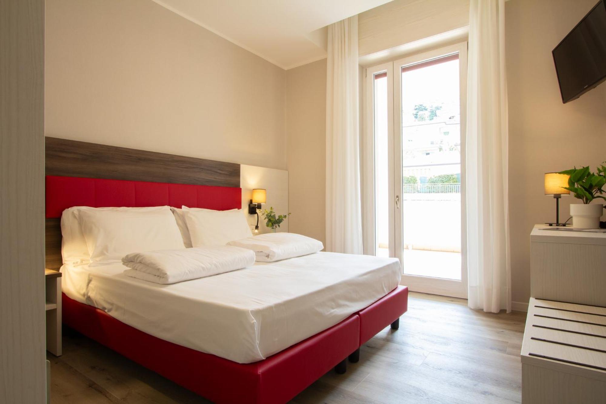 Hotel Benacus Torri del Benaco Bagian luar foto
