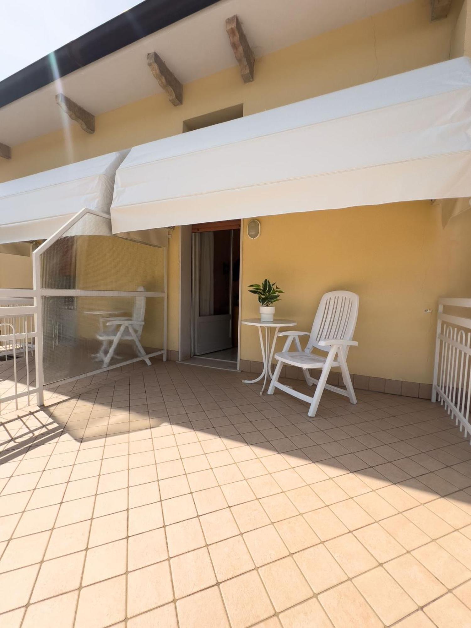 Hotel Benacus Torri del Benaco Bagian luar foto