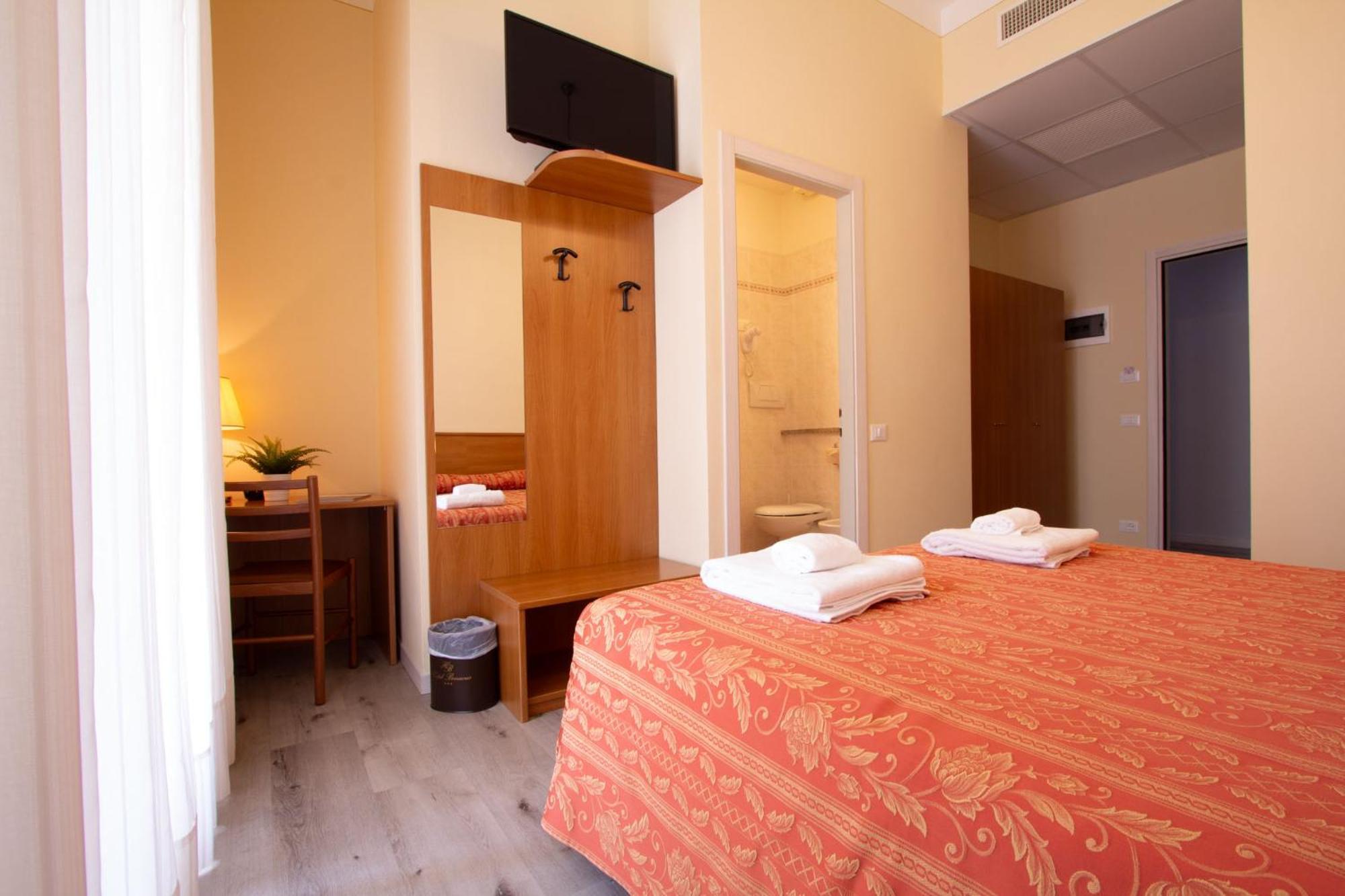 Hotel Benacus Torri del Benaco Bagian luar foto