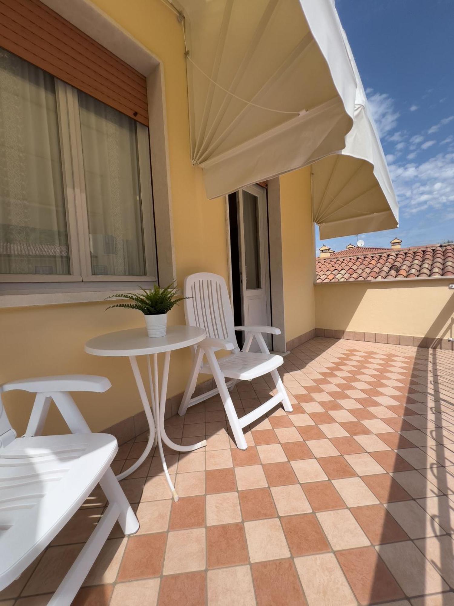 Hotel Benacus Torri del Benaco Bagian luar foto