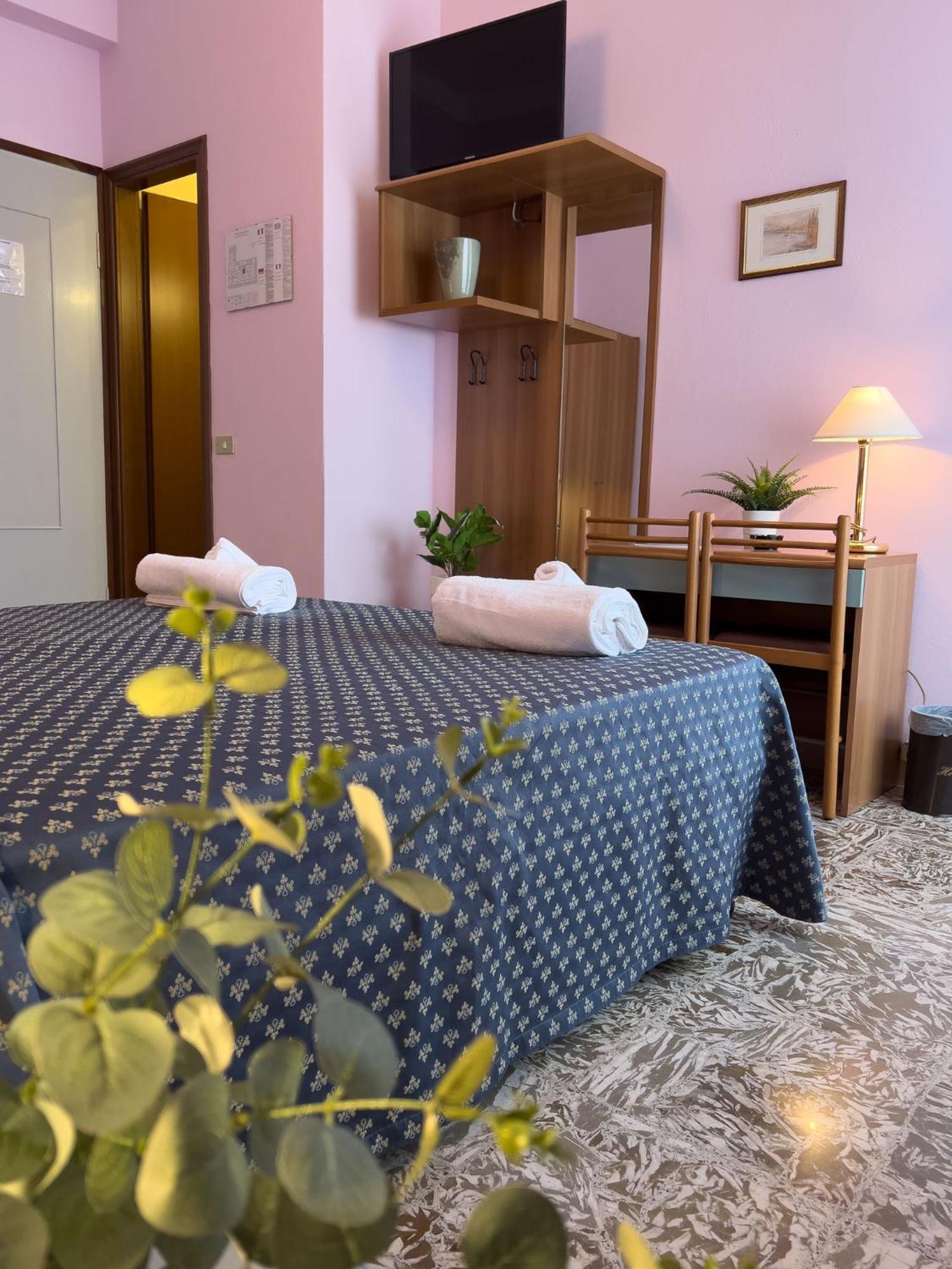 Hotel Benacus Torri del Benaco Bagian luar foto