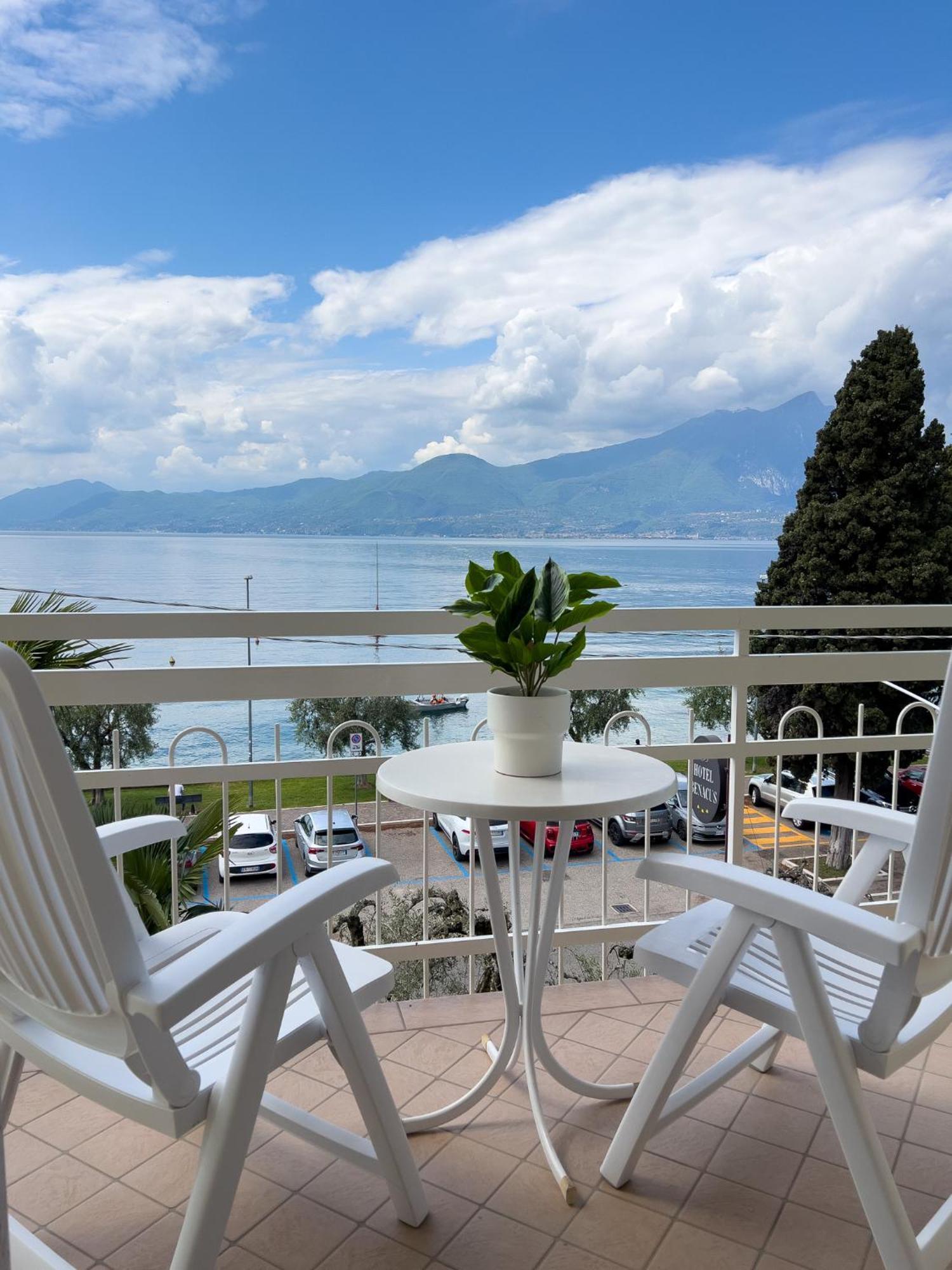 Hotel Benacus Torri del Benaco Bagian luar foto