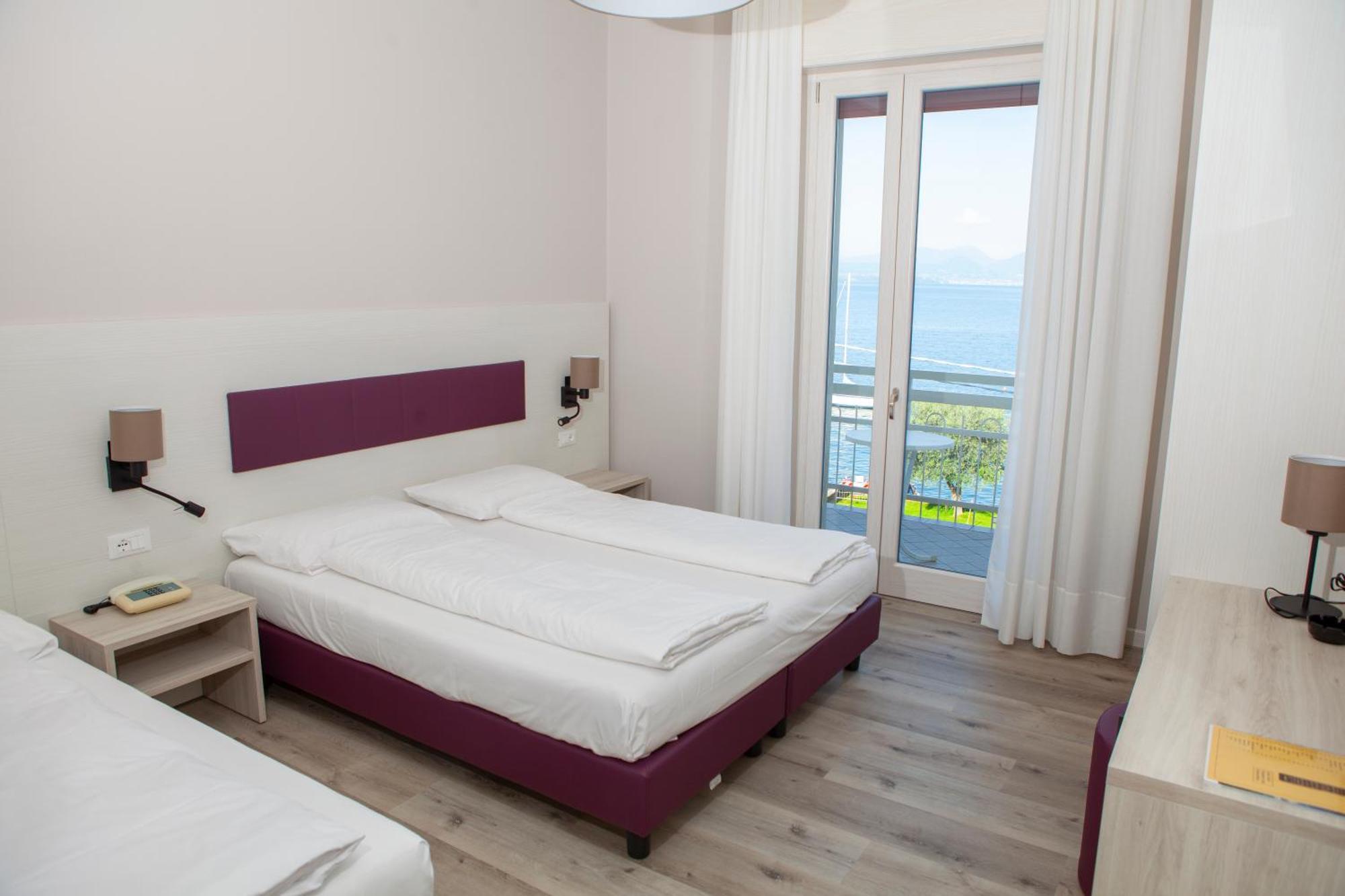 Hotel Benacus Torri del Benaco Bagian luar foto
