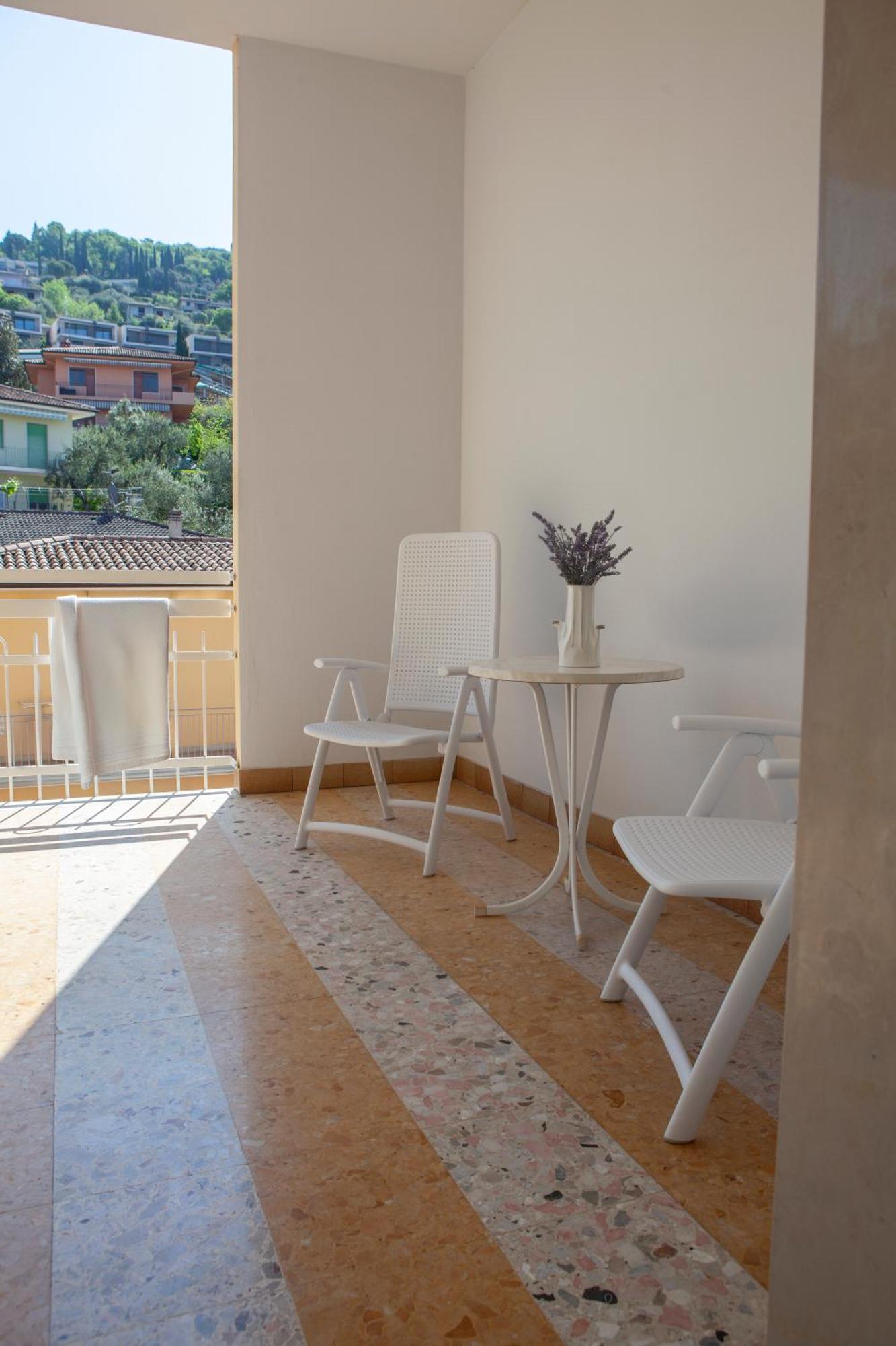 Hotel Benacus Torri del Benaco Bagian luar foto